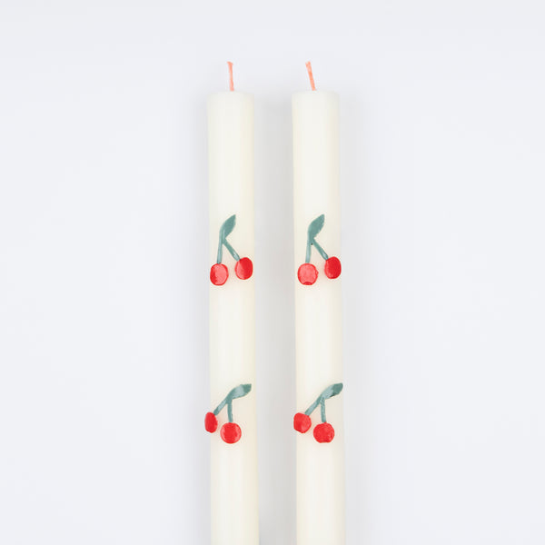 These table candles, with coloured wicks and cherry details, are ideal as a host gift or when you're looking for decorative candles. Image4
