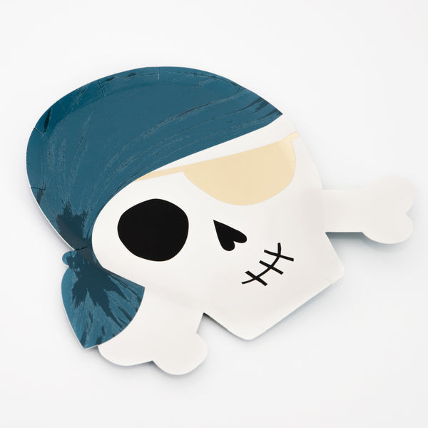 Our paper plates, perfect for a pirate birthday party, have skull and crossbone designs with colourful bandanas. Image6