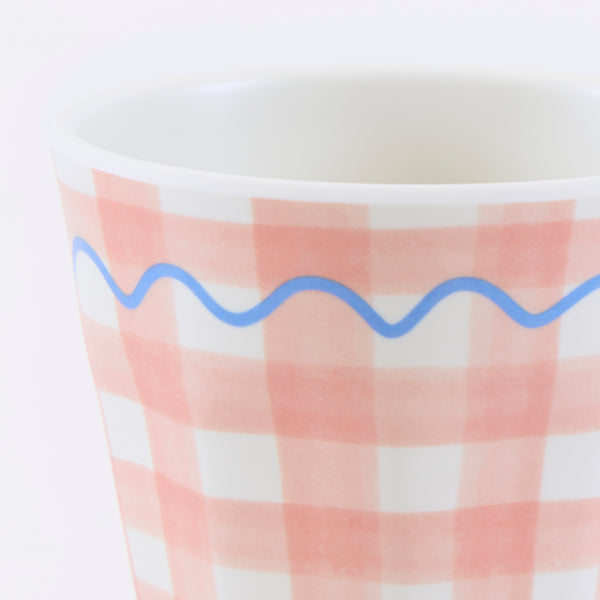 Our reusable cups feature a summery gingham design in six different colours, perfect to use as baby shower cups, birthdays for picnics. Image2