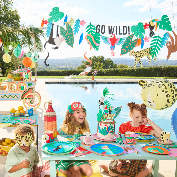 Our jungle party cups, made from quality paper are suitable for hot and cold drinks, and the right colours and fun embellishments look amazing. Image2