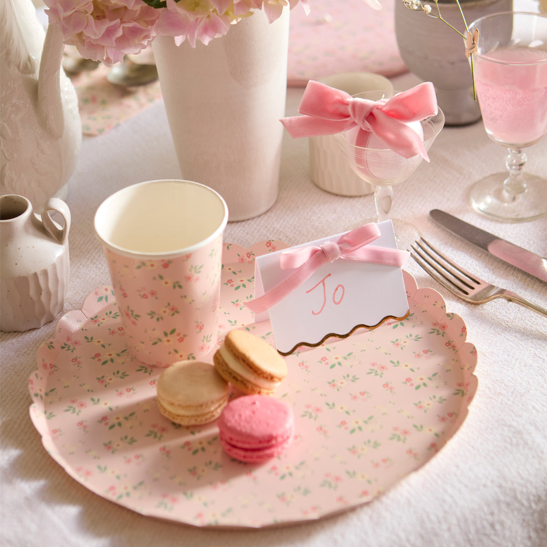 Use our pretty floral plates, made from high-quality paper, in a side plate size, for all your stylish parties.