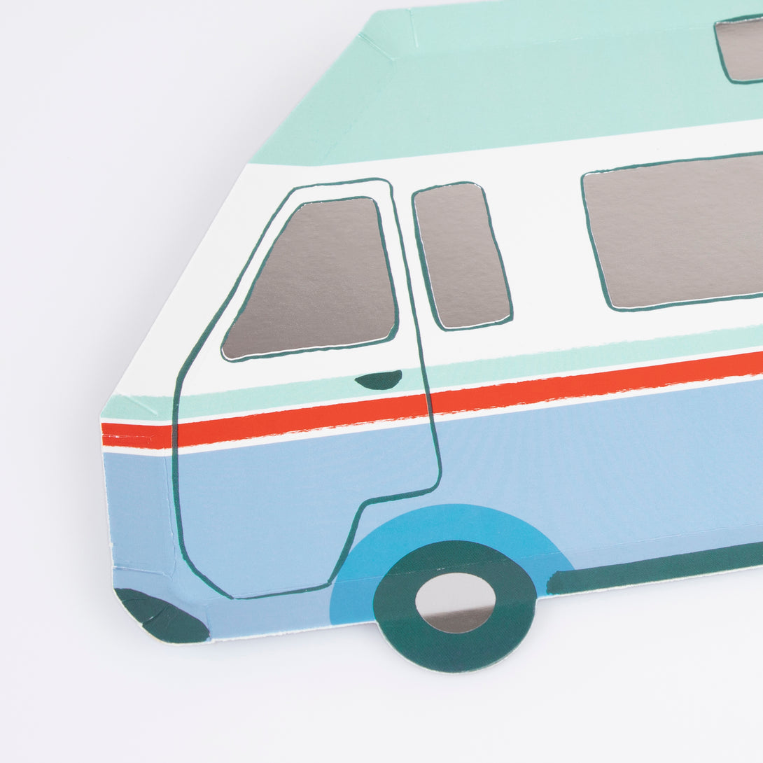 Make any outdoor themed party look great with our camper van paper plates, perfect to fill with yummy food for camping or picnics.