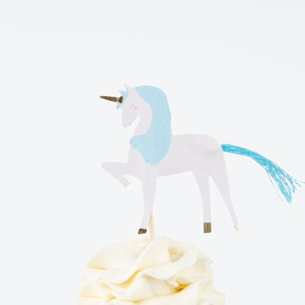 Our unicorn cupcake toppers and striped cupcake cases are perfect for a unicorn or princess party. Image4