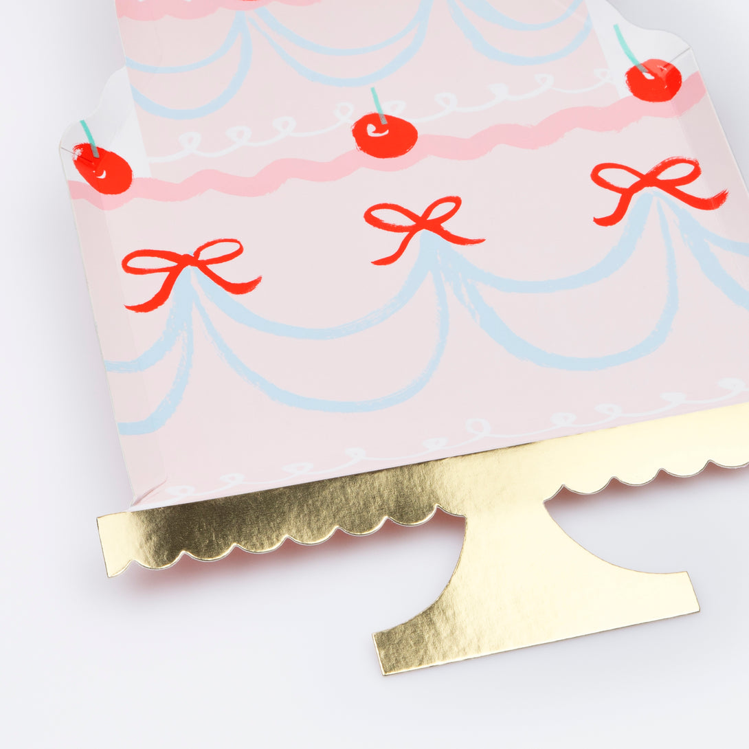 Our party plates are made from high-quality paper, designed to look like