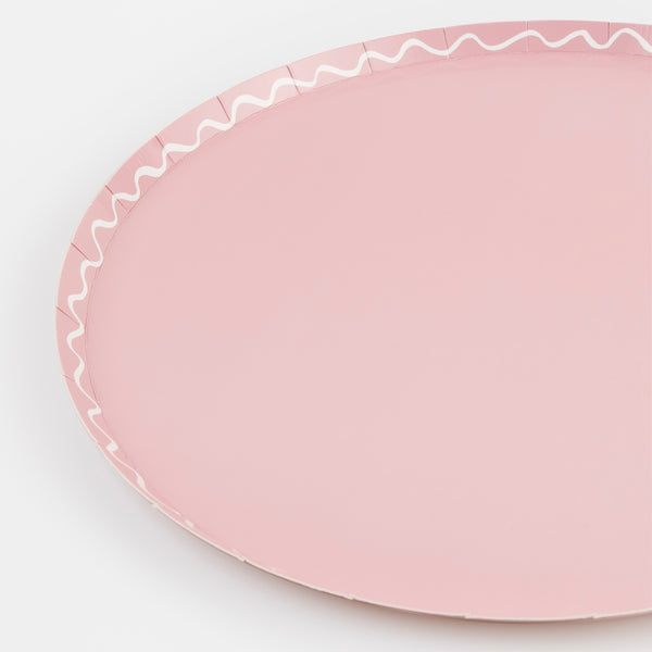 Our paper dinner plates come in a variety of colours to make your party table look amazing. Image4