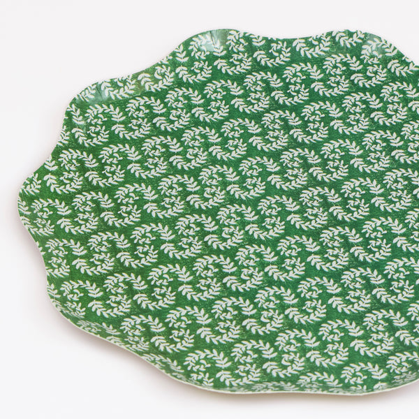 Our Christmas side plates, made from heavyweight paper, feature Molly Mahon block print designs in seasonal colours for a stylish look. Image3
