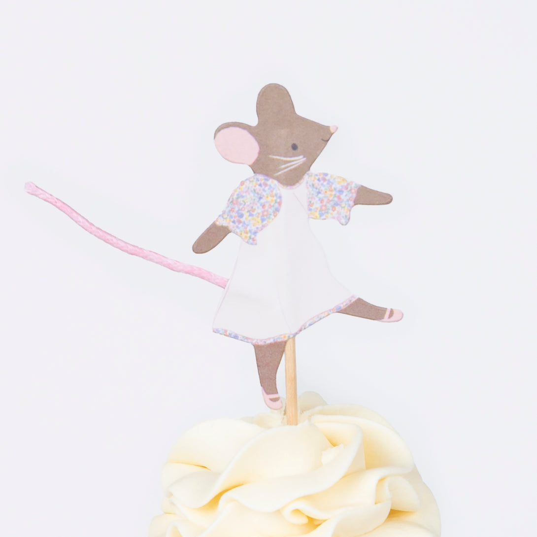 If you're looking to make baby shower cupcakes or birthday cupcakes then our animal cake toppers and floral cupcake cases are ideal.