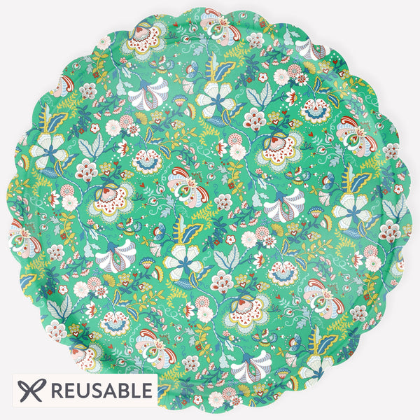 Our wooden tray, with a melamine coating, features a beautiful green floral Liberty design, ideal for practical and decorative use. Image1