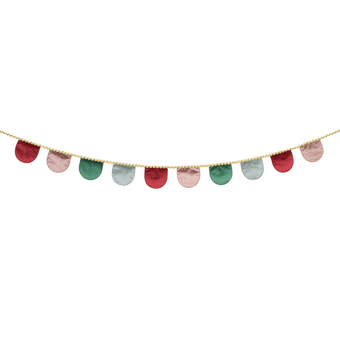 Our Christmas garland, made with luxurious velvet, is the perfect accessory for the festive season.