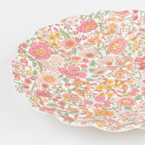 Our reusable plate collection, with a floral Liberty design, will work beautifully at any indoor or outdoor celebration. Image3