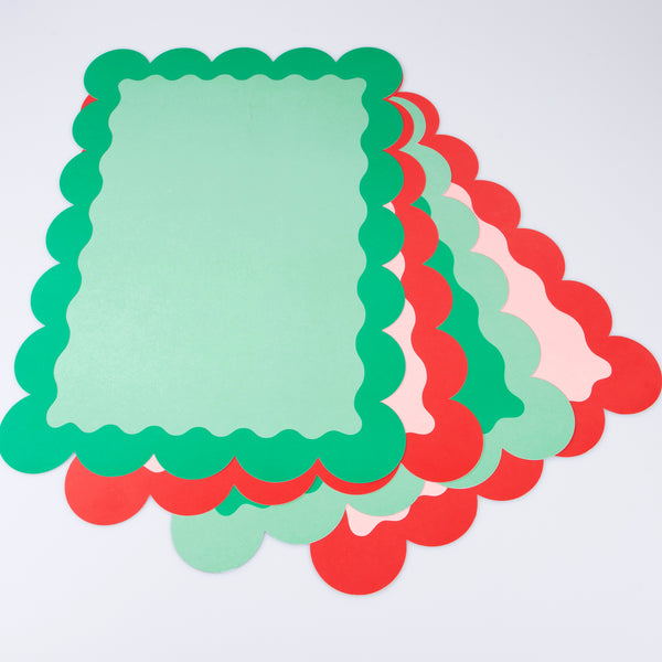 Our paper placemats are crafted in Christmas colours of red and green, with a modern pop of pink, and stylish scalloped edges. Image3