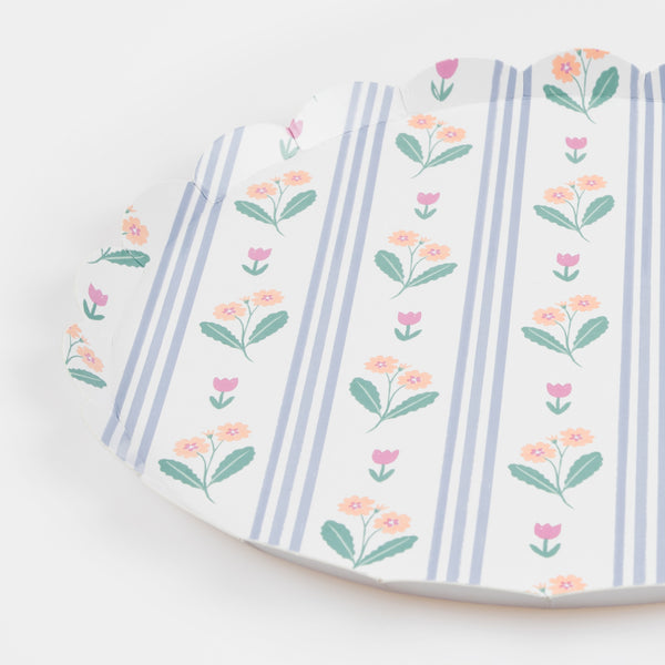Our side plates, crafted in pastel colours with floral designs, are perfect for all stylish celebrations. Image3