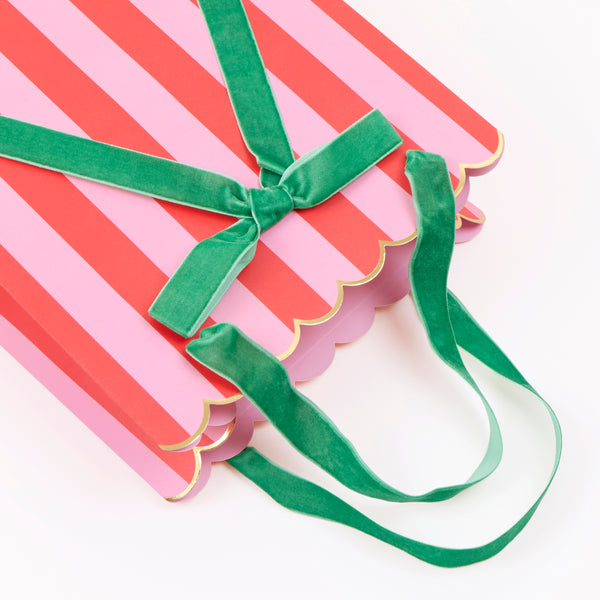 Our Christmas gift bags, made from premium paper, feature vibrant stripes in festive colours with velvet bows and velvet handles. Image3