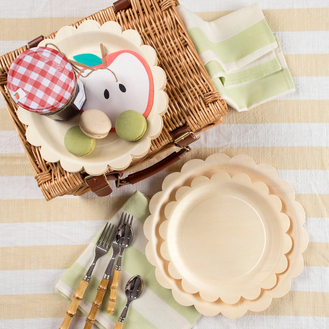 Our wooden plates feature a stylish scalloped border, and are perfect as party plates for any celebration.