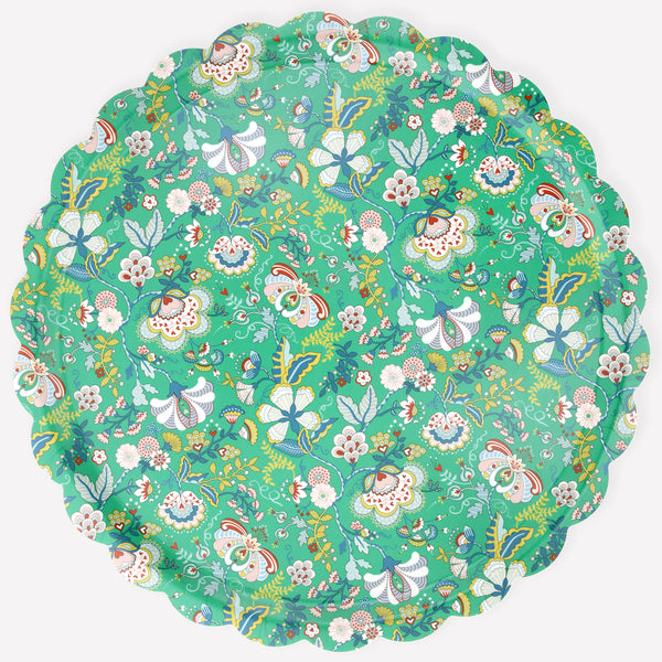 Our wooden tray, with a melamine coating, features a beautiful green floral Liberty design, ideal for practical and decorative use. Image1