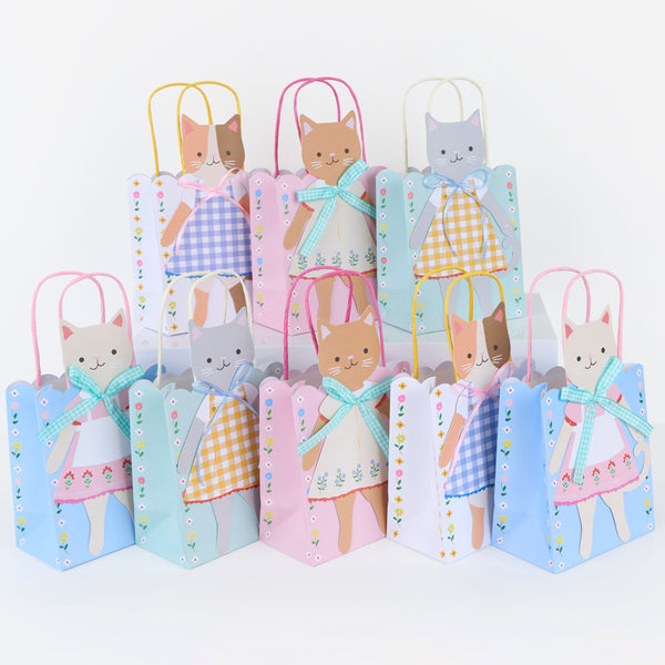 Our kitten club party set features tableware and party bags for eight, party garlands and candles, perfect for a folk themed look. 