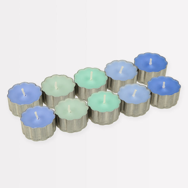 Our blue and green small candles, with stylish scalloped edges, are perfect to decoration any room.