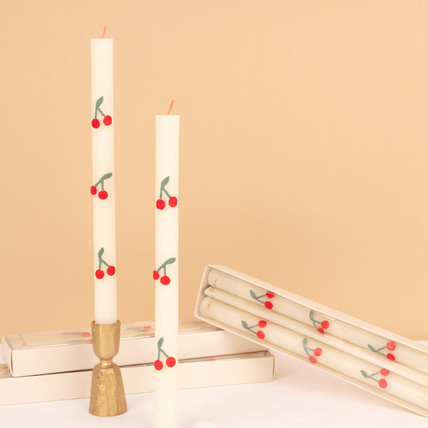 These table candles, with coloured wicks and cherry details, are ideal as a host gift or when you're looking for decorative candles.