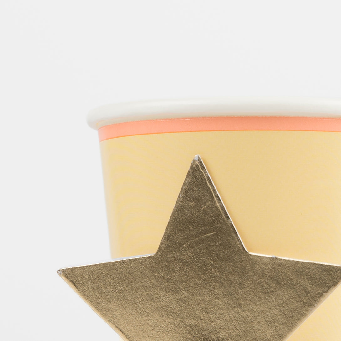 Our paper cups have fun designs with a 90s vibe, including flowers, hearts, cherries and stars. Image4