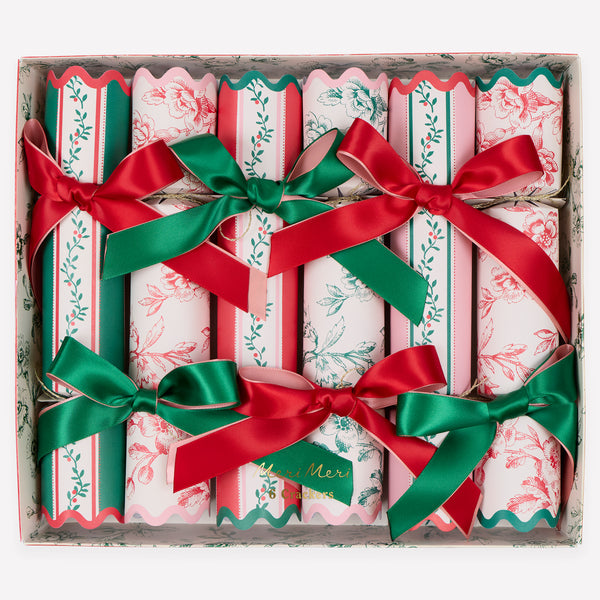 Our Christmas tableware set has an elegant Toile de Jouy print on plates, cups, napkins, crackers and a beautiful paper garland. Image4