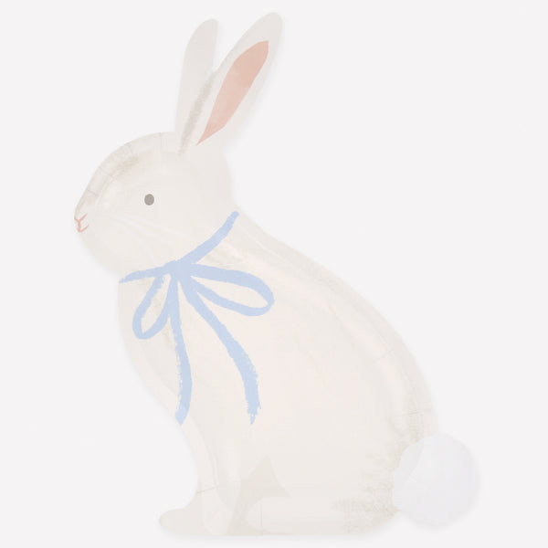 Add charm and style to your Easter tableware with our paper plates featuring a bunny with a blue bow, playful and refined. Image1