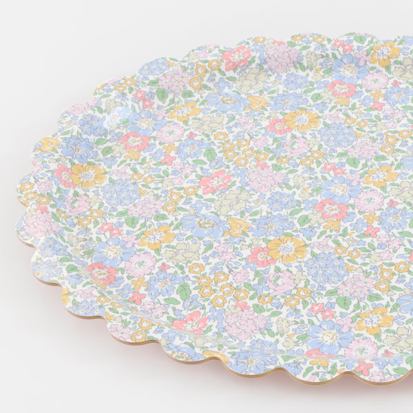 Our wooden tray, made in a stylish oval shape, features a Liberty print design of blue, pink and yellow florals. A wonderful host gift. Image3