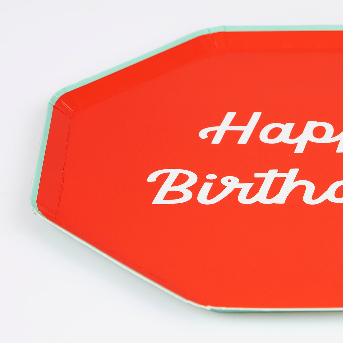 Make a birthday party look amazing with our birthday dinner plates, each set has 8 vibrant paper plates with co-ordinating borders.