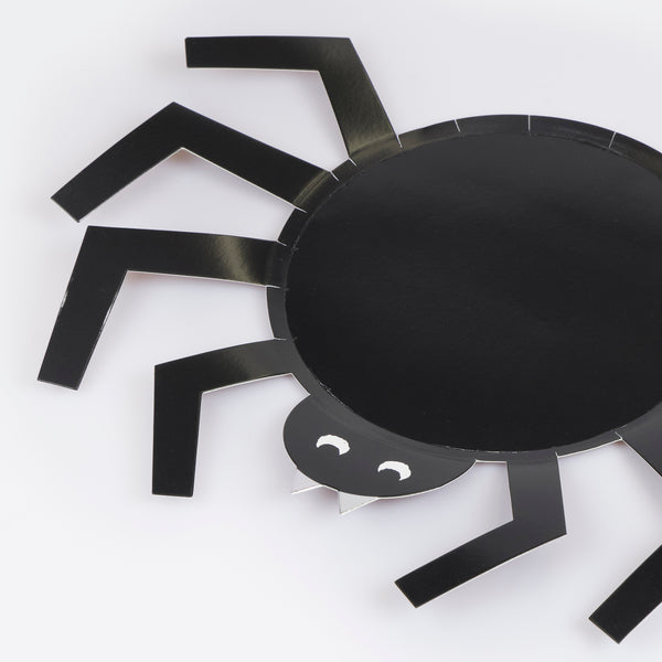 Our spider plates are perfect to add an eerie fun touch to your Halloween party, featuring shiny silver foil details and cheeky eye and fang details. Image3