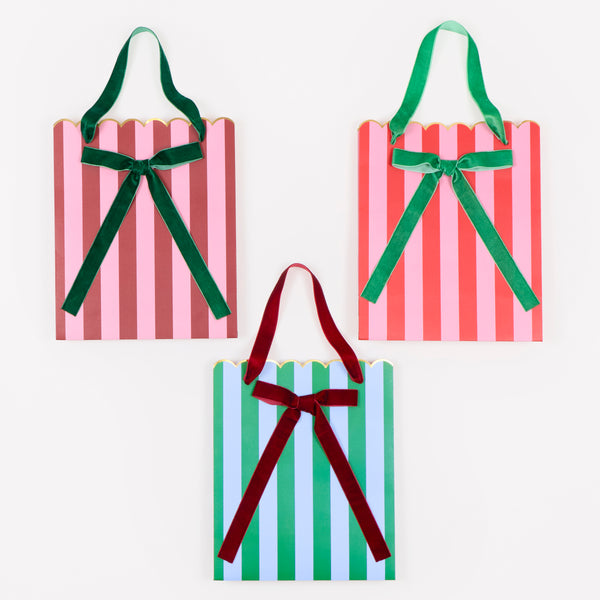 Our Christmas gift bags, made from premium paper, feature vibrant stripes in festive colours with velvet bows and velvet handles. Image4