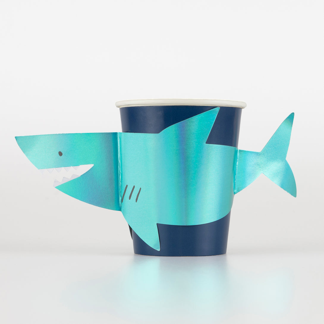 Our special under the sea set includes a stunning sea garland, plates, napkins, cupcake kit and 3D shark cups. 