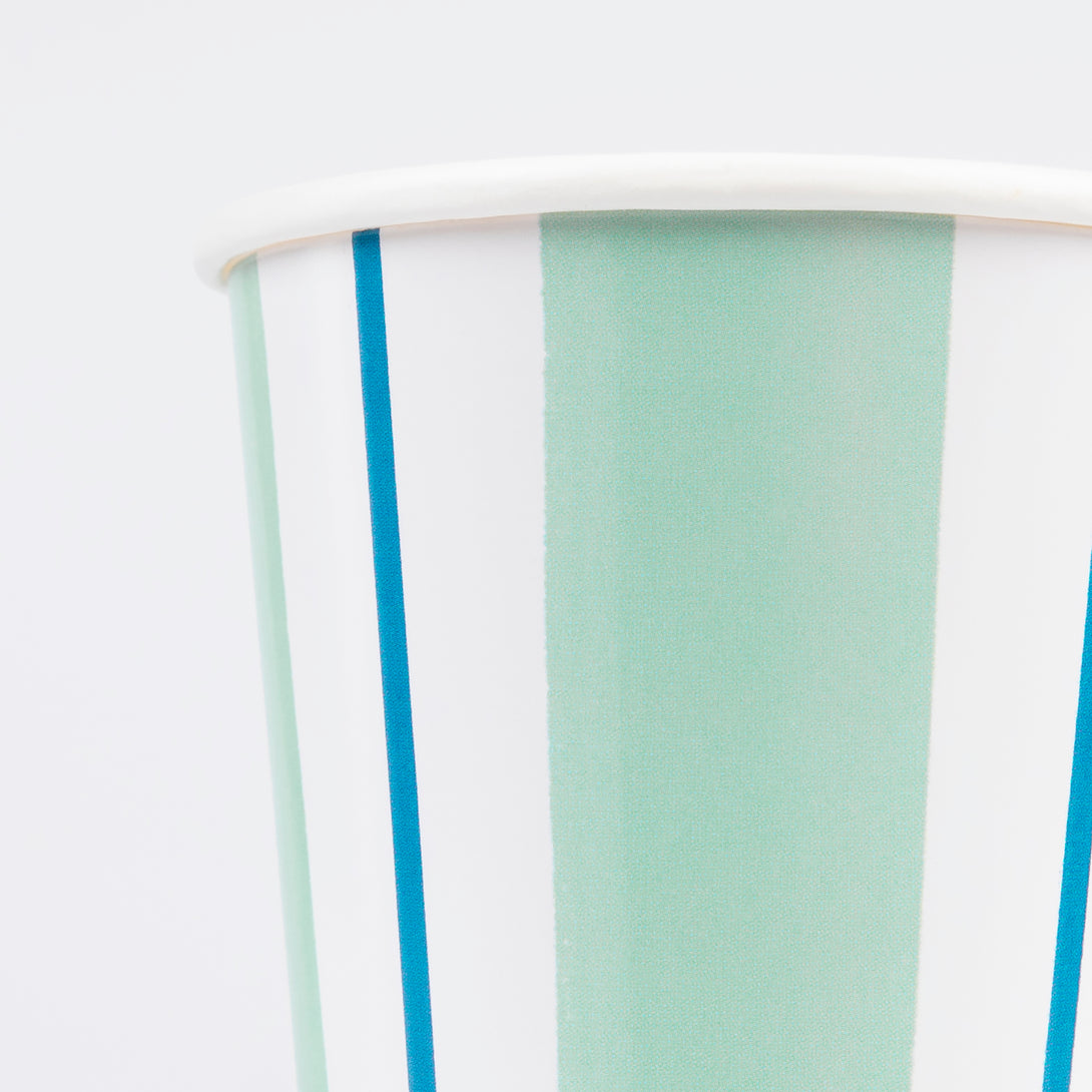 Our party cups feature bright classic stripes, ideal for summery drinks for picnics and garden parties.