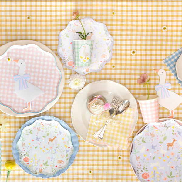 Our paper dinner plates feature beautiful designs of baby animals and flowers on soft colours, perfect for first birthdays and baby showers. Image2