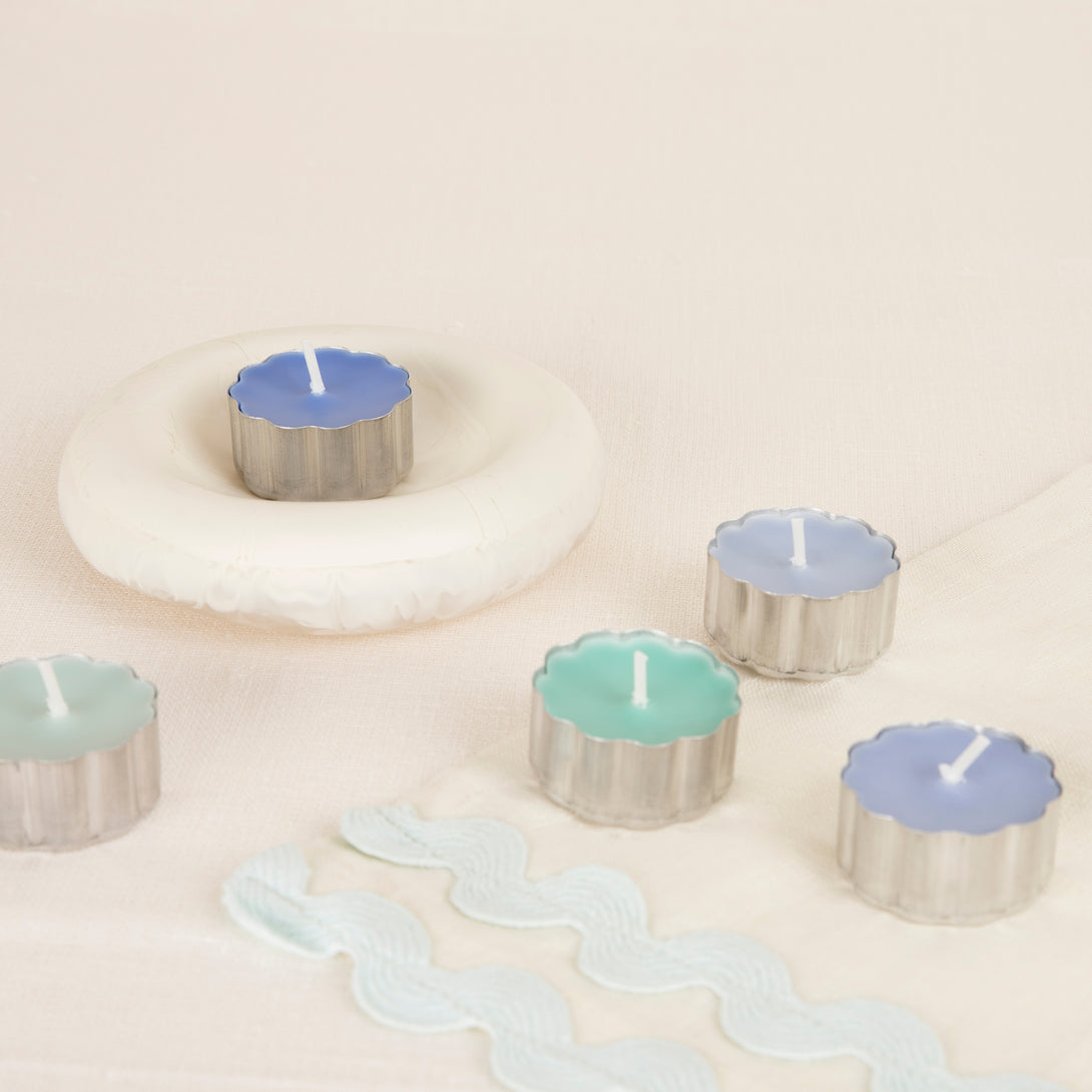 Our blue and green small candles, with stylish scalloped edges, are perfect to decoration any room.