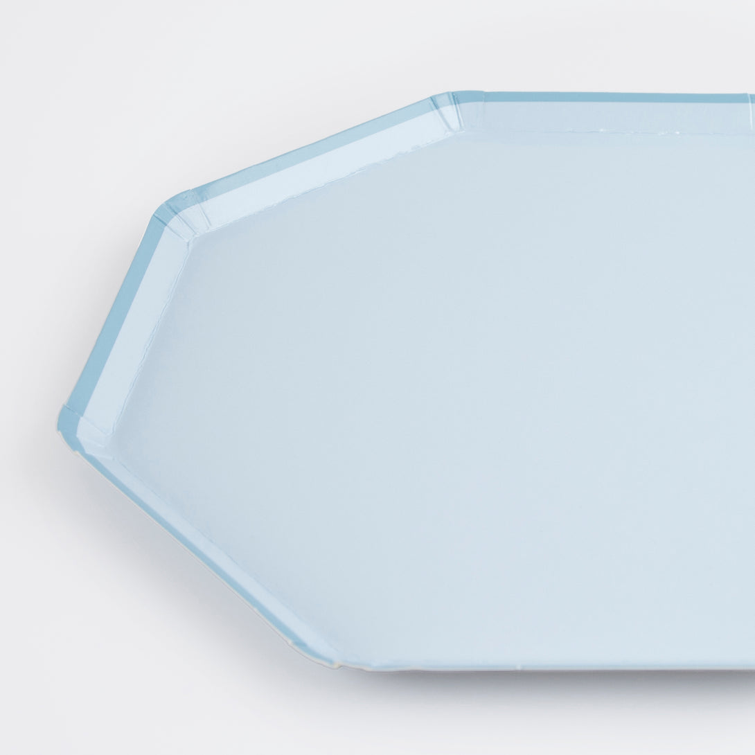 Our paper plates in an octagonal shape with a sky blue colour are ideal as baby shower plates.