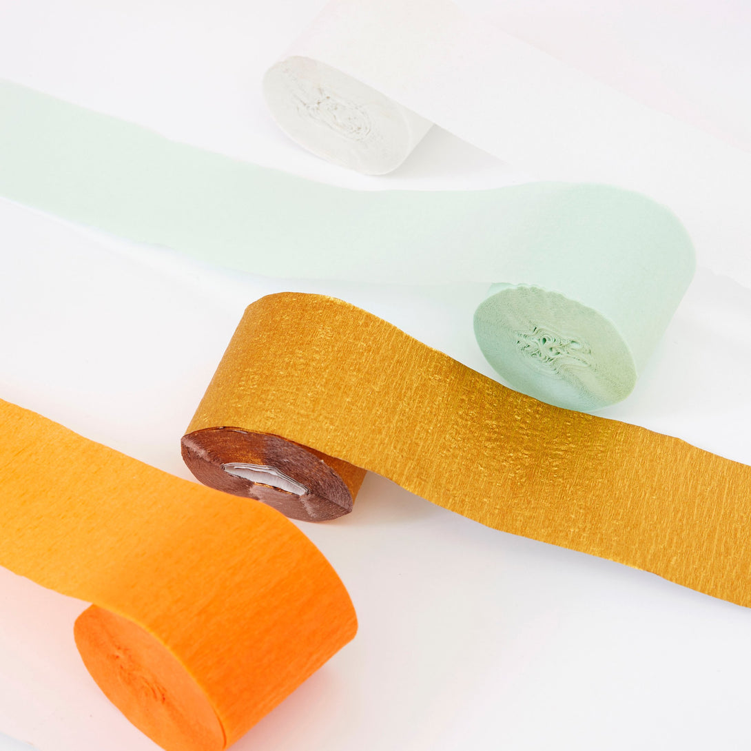 Decorate your Halloween party with these colourful crepe paper streamers.