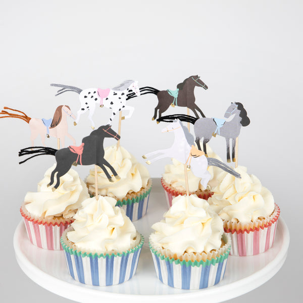 Make your horse birthday party look amazing with our special supplies, including a horse garland, tableware and a cupcake kit. 