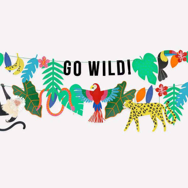 Make your jungle party come to life with our special set which includes tableware, party masks and vibrant garlands. 