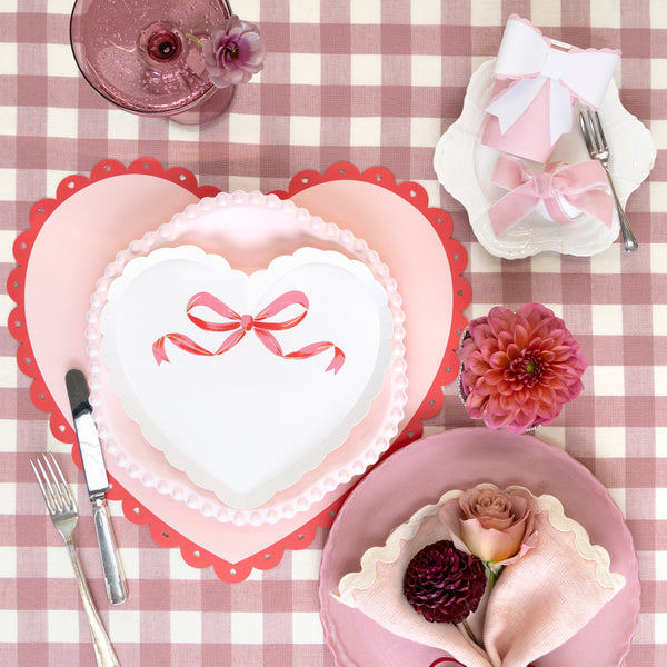 Our set of paper heart plates, in pink and white, feature charming scalloped edges and pretty bow designs, for a wonderful look. Image2
