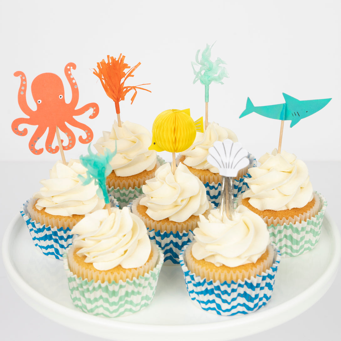 Our special under the sea set includes a stunning sea garland, plates, napkins, cupcake kit and 3D shark cups. 