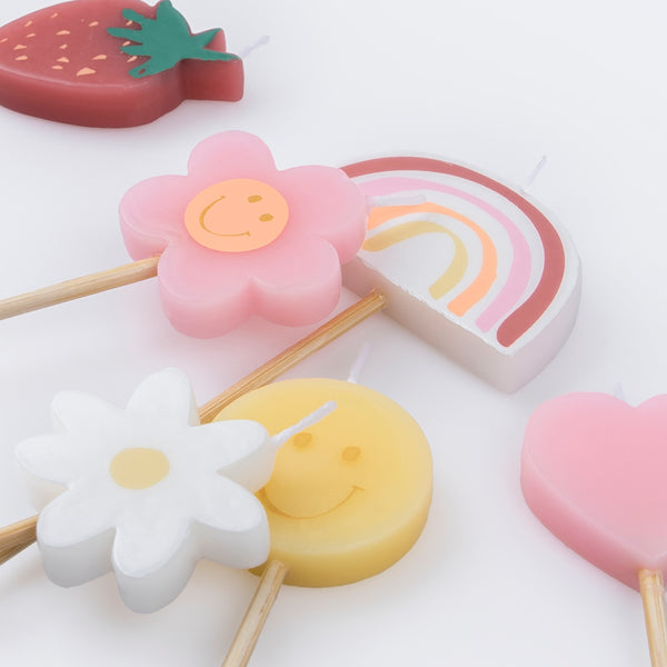 If you're looking for birthday candles in cheerful colours you'll love our happy face collection. Image3