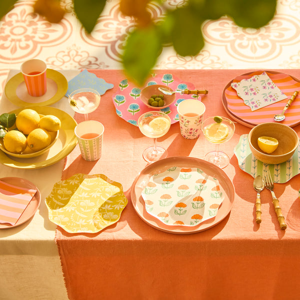 Our paper napkins, in a versatile small size, feature colourful floral designs based on Indian block prints, ideal for chic celebrations. Image2