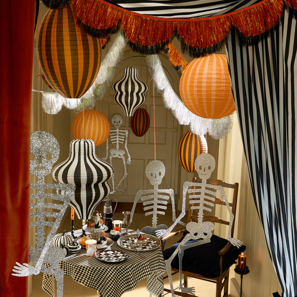 Our Halloween garland features 2 foil tinsel fringe layers in classic orange and black, with scalloped shapes, that catch the light beautifully. Image2