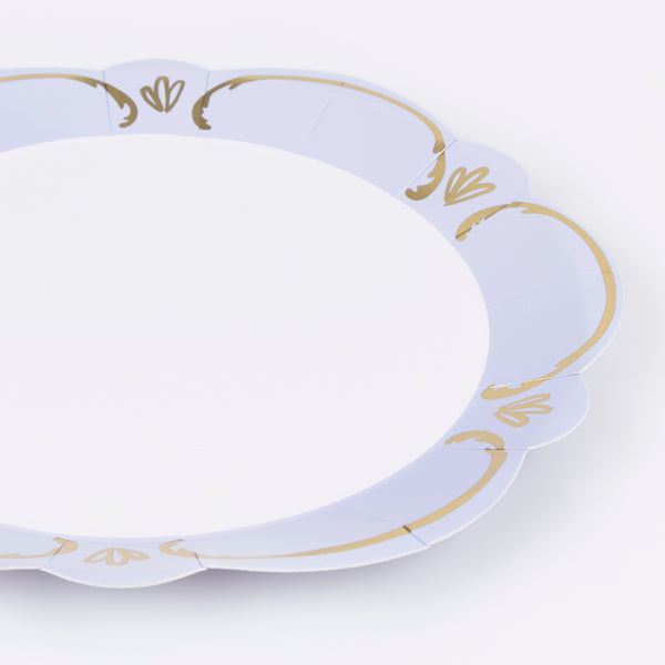 Our pastel plates, made from premium paper in pink, blue, yellow and green, with shiny gold foil details, have an elegant rococo design. Image3