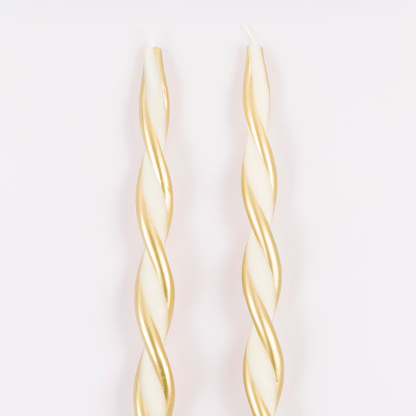 Use our ivory and gold candles, with a stunning twisted design, to add elegance to your Christmas decor. Image4