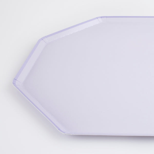 Our octagonal shapes in a stunning periwinkle shade are the ideal party plates for any special celebration. Image3