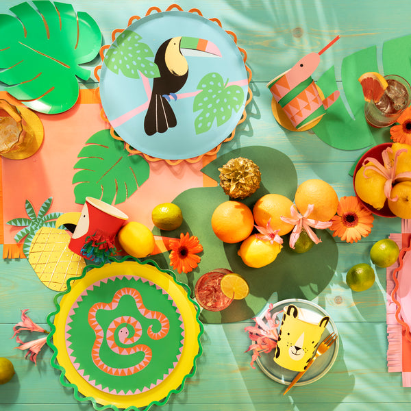 Our jungle party cups, made from quality paper are suitable for hot and cold drinks, and the right colours and fun embellishments look amazing. Image3