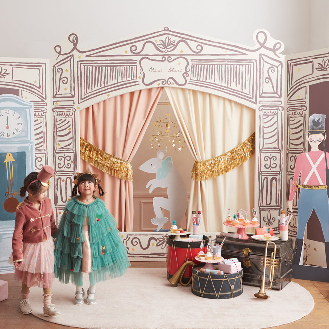 This girls' Christmas costume is made from velvet, tulle and gold lamé. Image10