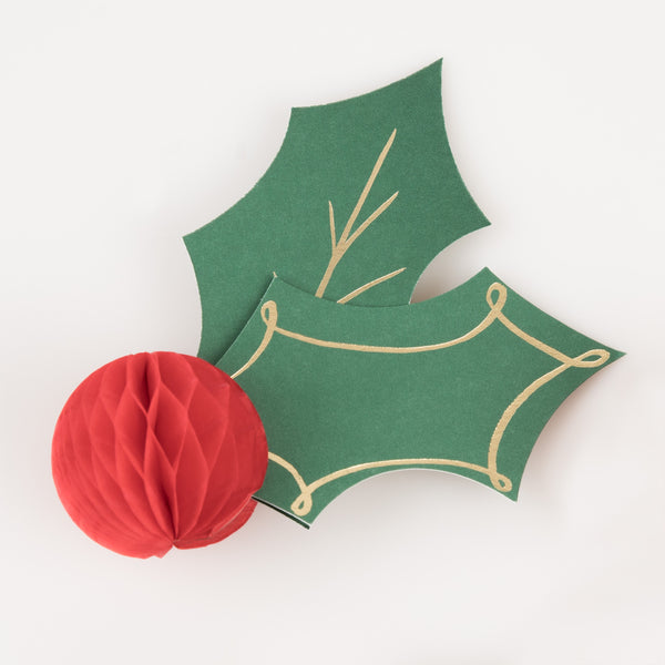 Decorate your table and home with our Christmas set with paper plates, napkins, cups, place cards and 9 Christmas garlands for a joyful look. 