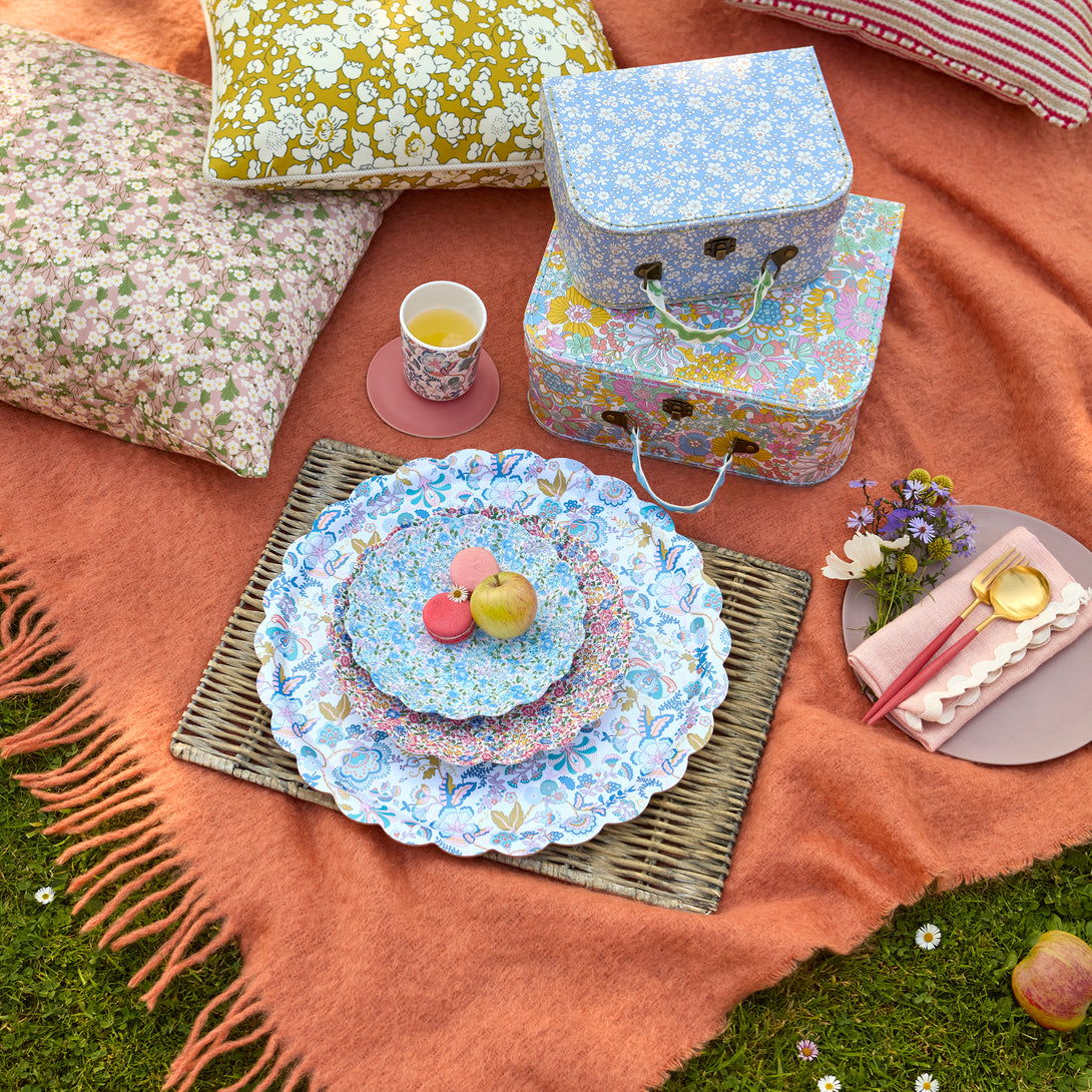 Our wooden round tray has a scalloped edge, floral Liberty print design, and a melamine finish.