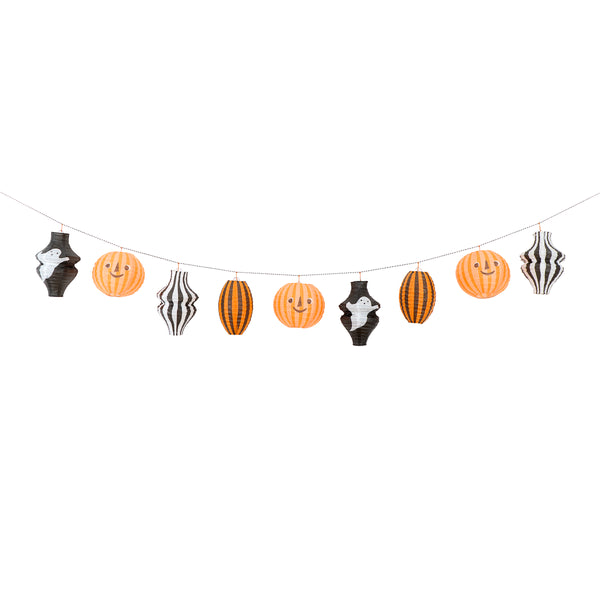 Our paper garland features mini Halloween lanterns in seasonal colours with fun icons, a special way to decorate your party room. Image4